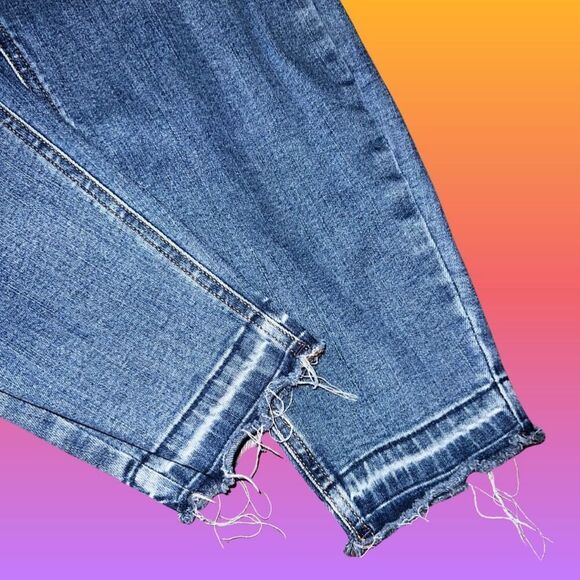 M Jeans by Maurices Hi Rise Distressed Raw Cuff Crop Jeans Size XL 33x28 #20 - Picture 3 of 8